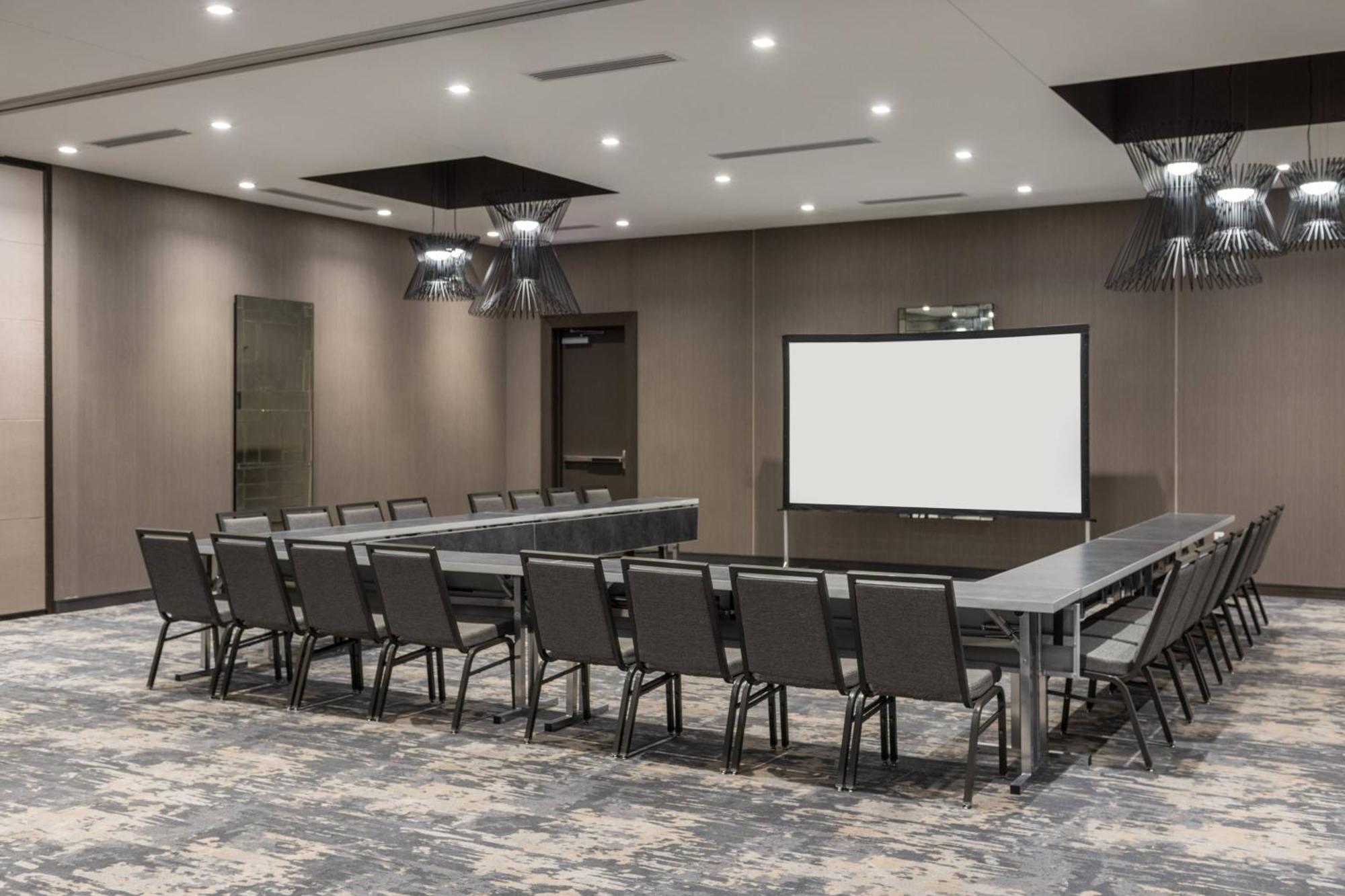 Ac Hotel By Marriott Boston Cleveland Circle Εξωτερικό φωτογραφία