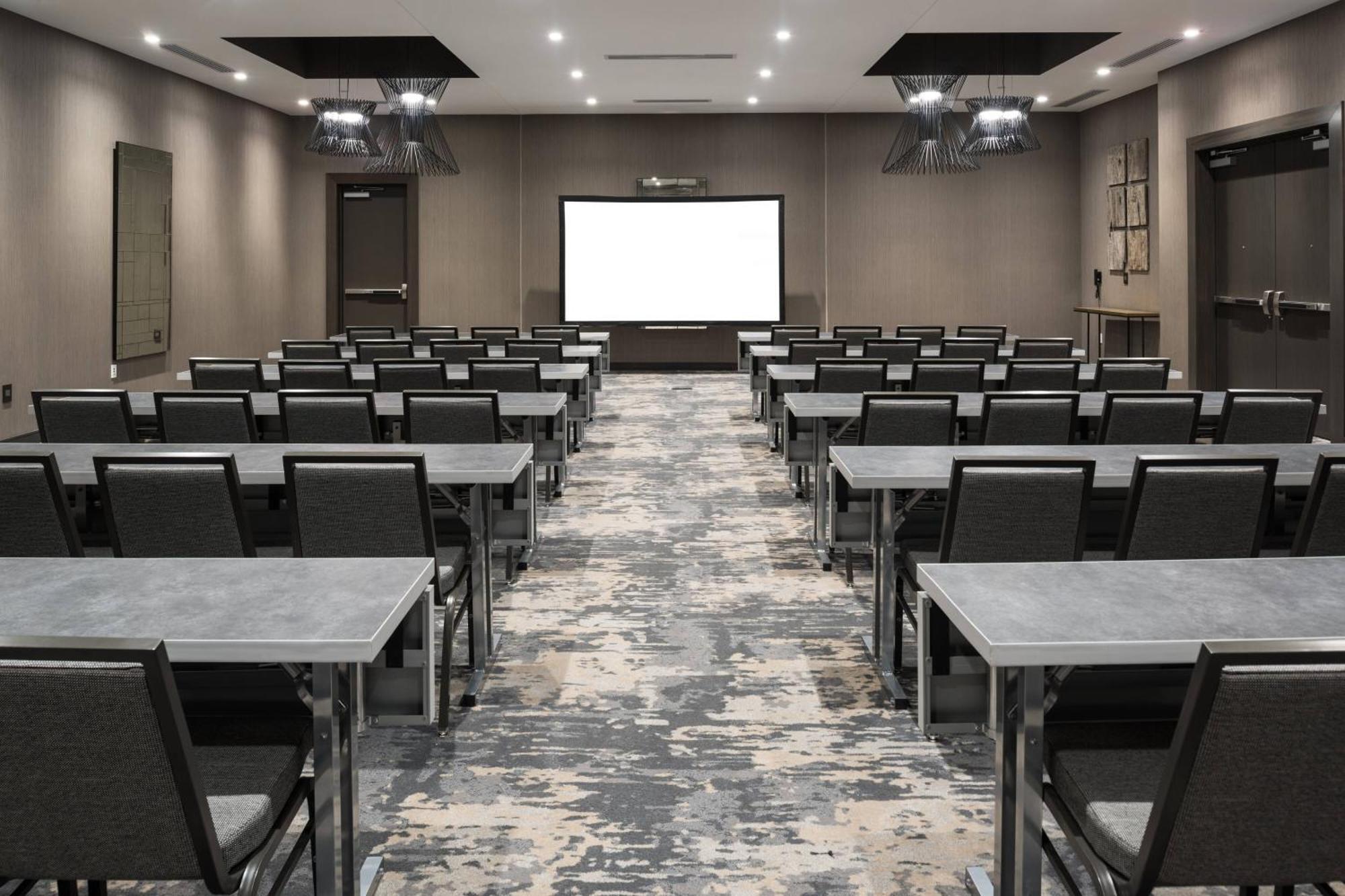 Ac Hotel By Marriott Boston Cleveland Circle Εξωτερικό φωτογραφία