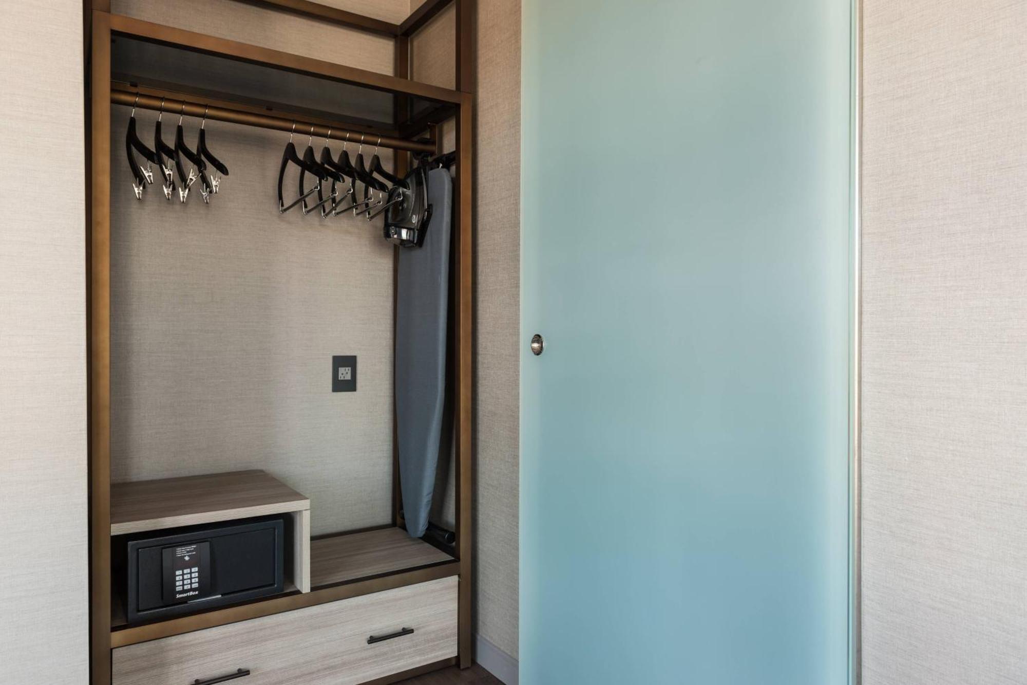 Ac Hotel By Marriott Boston Cleveland Circle Εξωτερικό φωτογραφία