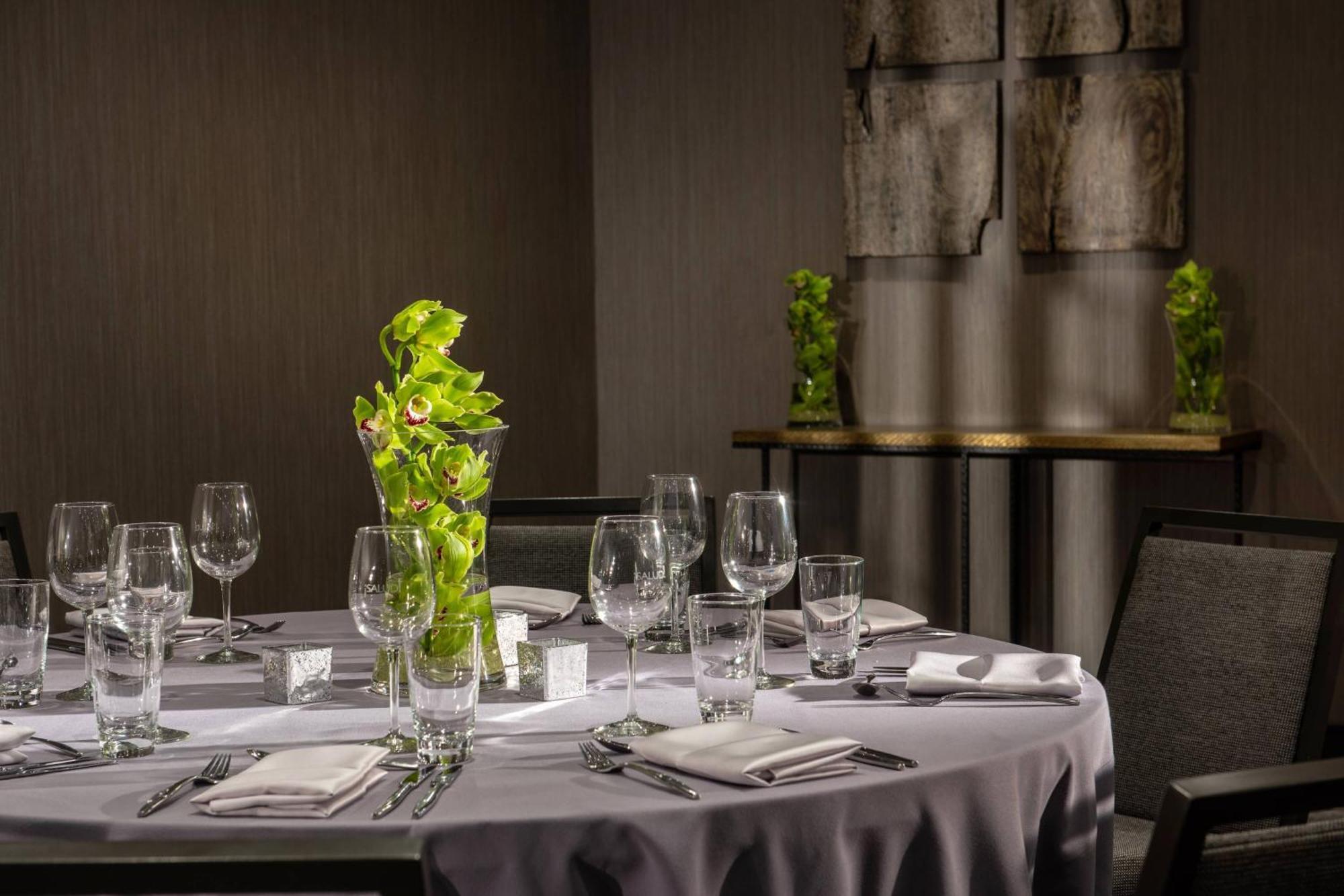 Ac Hotel By Marriott Boston Cleveland Circle Εξωτερικό φωτογραφία