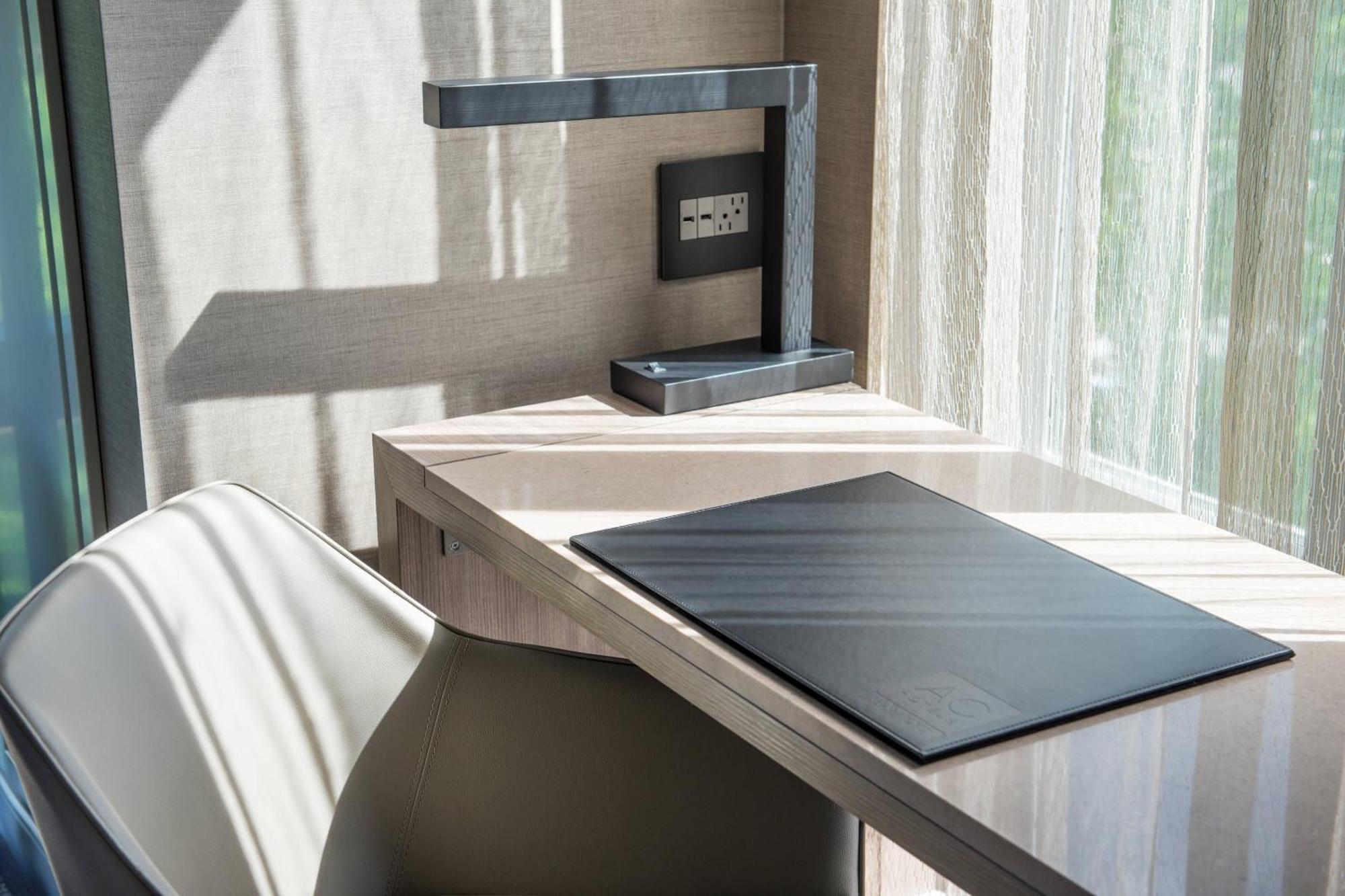 Ac Hotel By Marriott Boston Cleveland Circle Εξωτερικό φωτογραφία