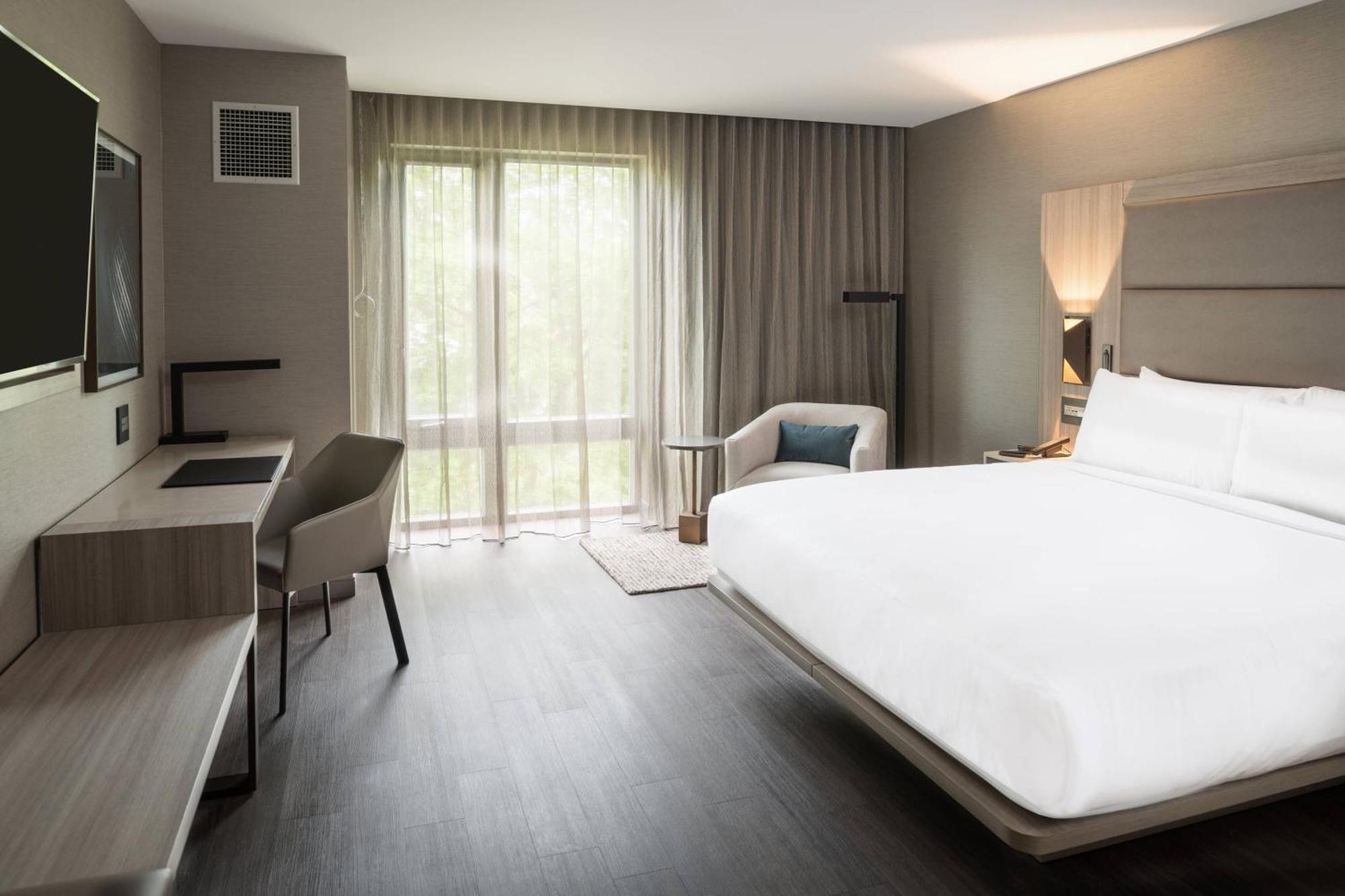 Ac Hotel By Marriott Boston Cleveland Circle Εξωτερικό φωτογραφία