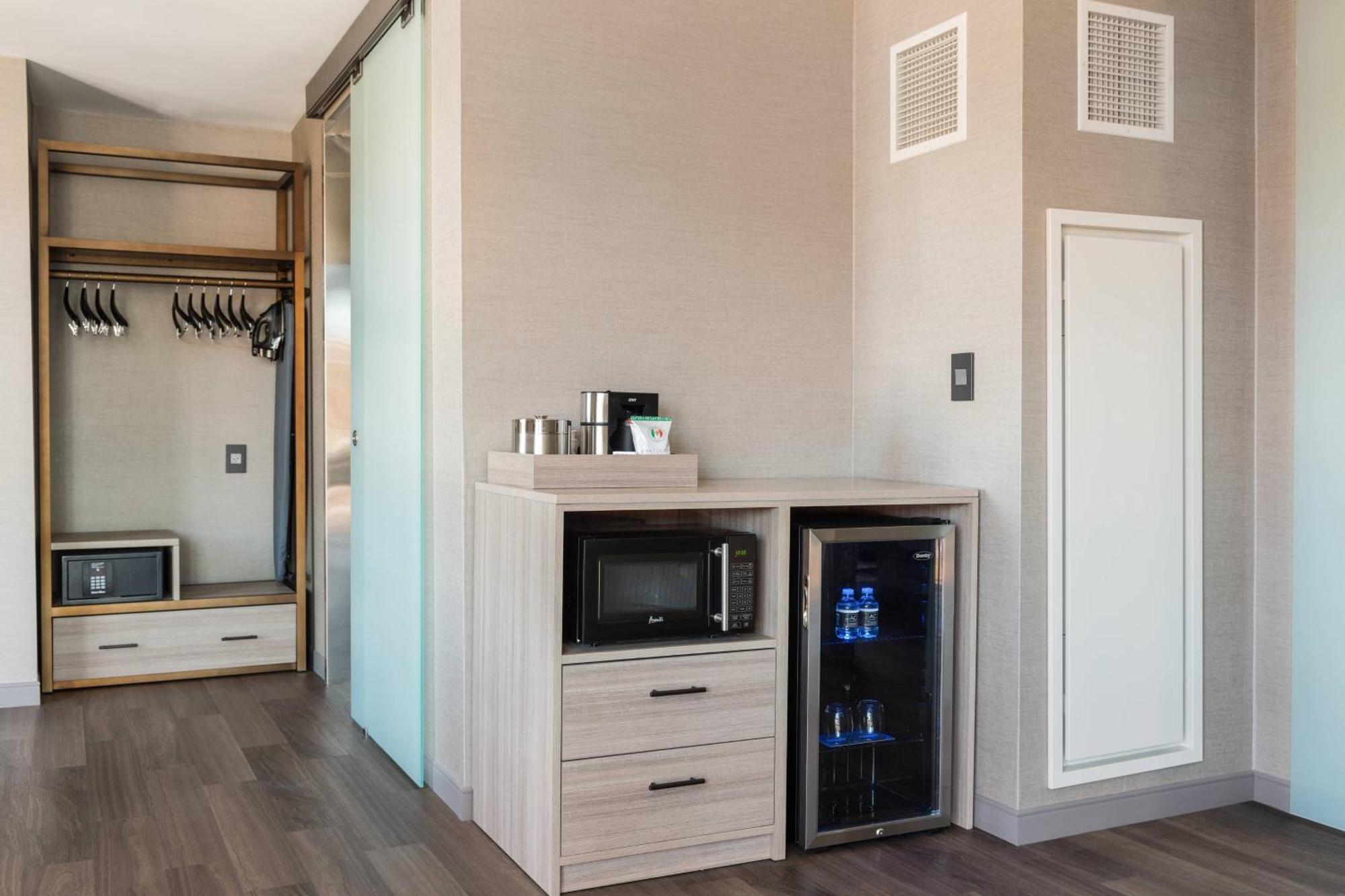 Ac Hotel By Marriott Boston Cleveland Circle Εξωτερικό φωτογραφία