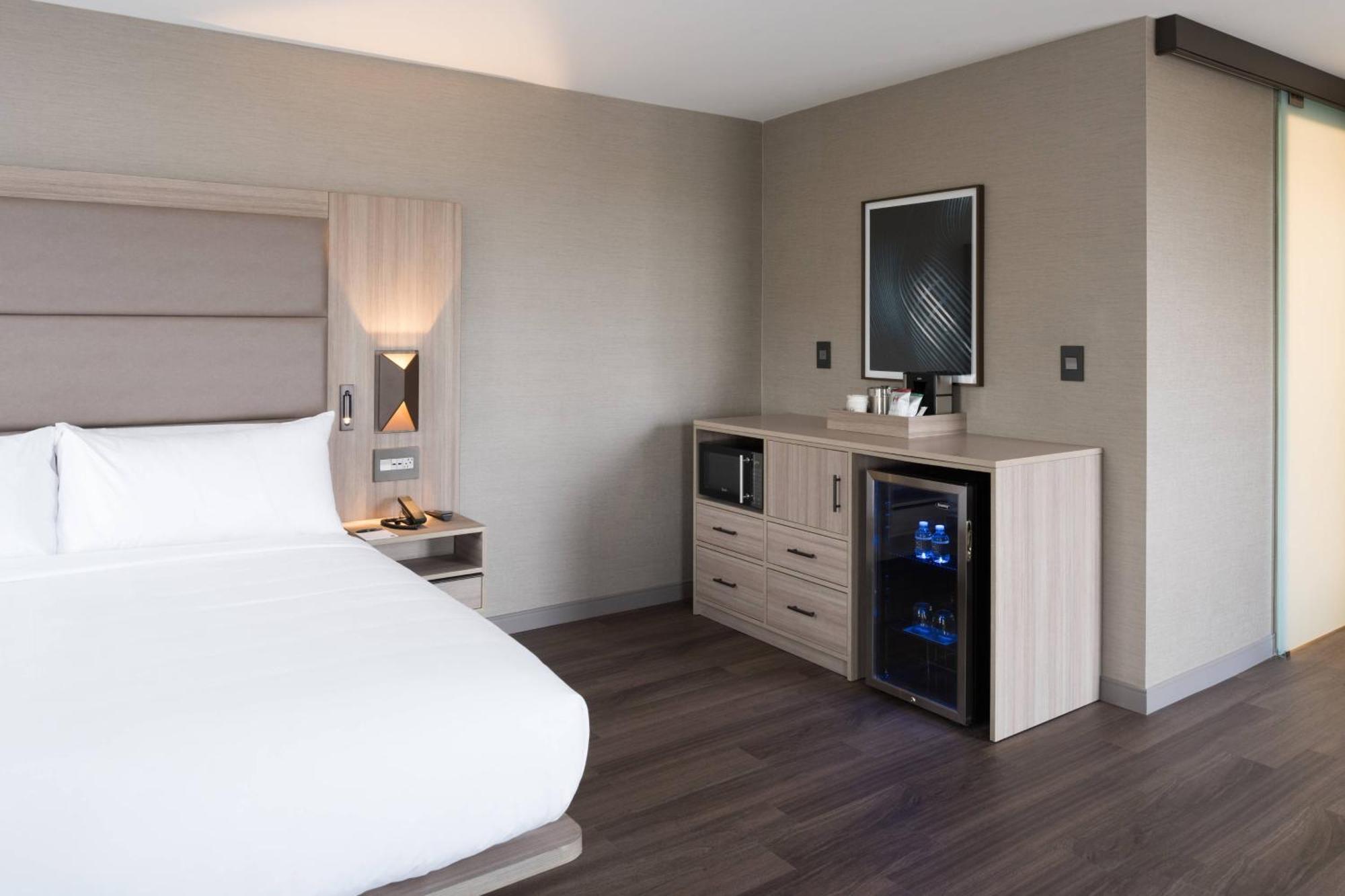Ac Hotel By Marriott Boston Cleveland Circle Εξωτερικό φωτογραφία