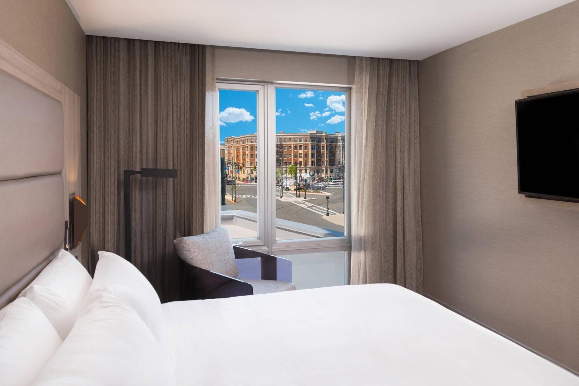 Ac Hotel By Marriott Boston Cleveland Circle Εξωτερικό φωτογραφία