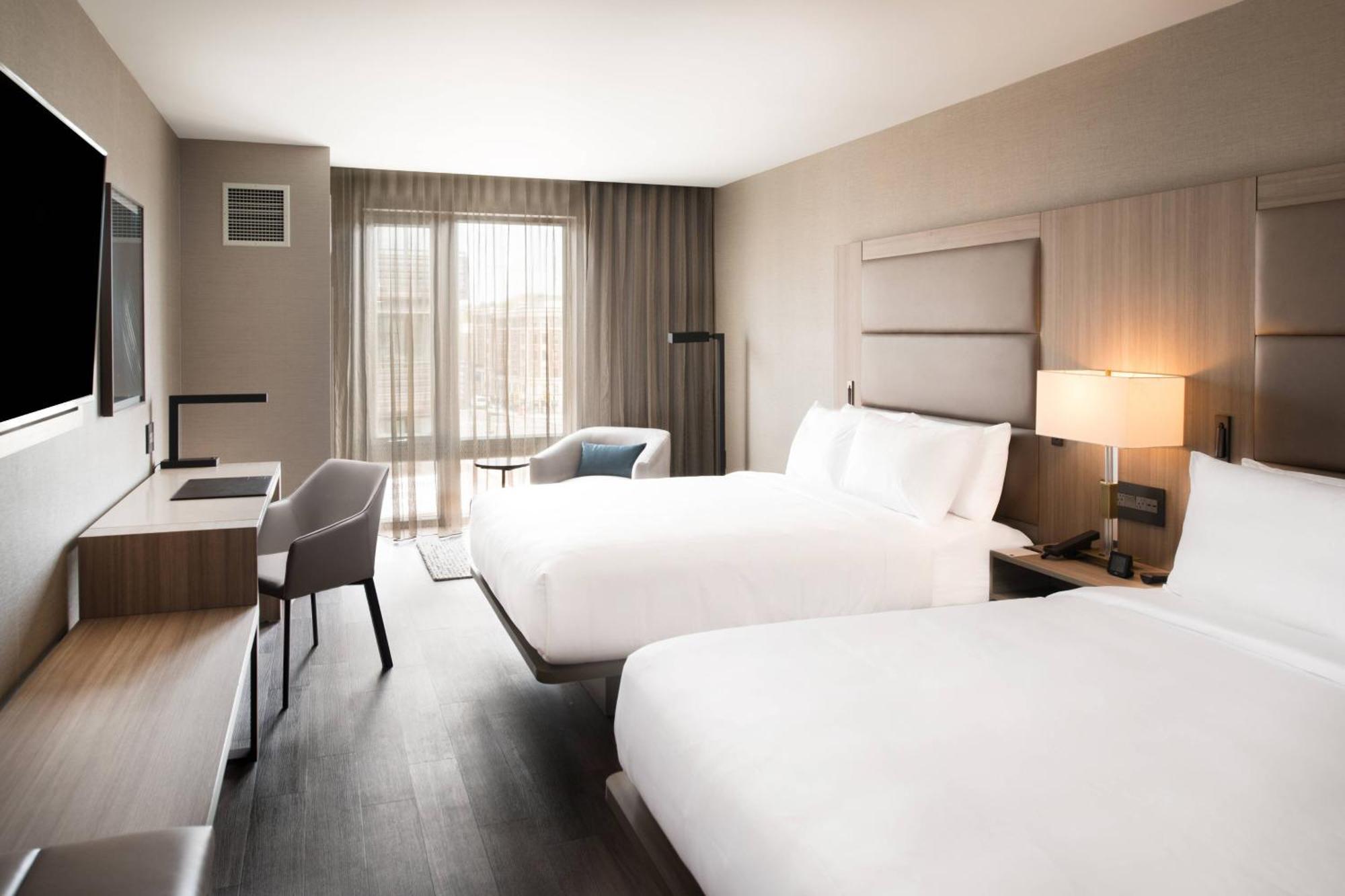 Ac Hotel By Marriott Boston Cleveland Circle Εξωτερικό φωτογραφία
