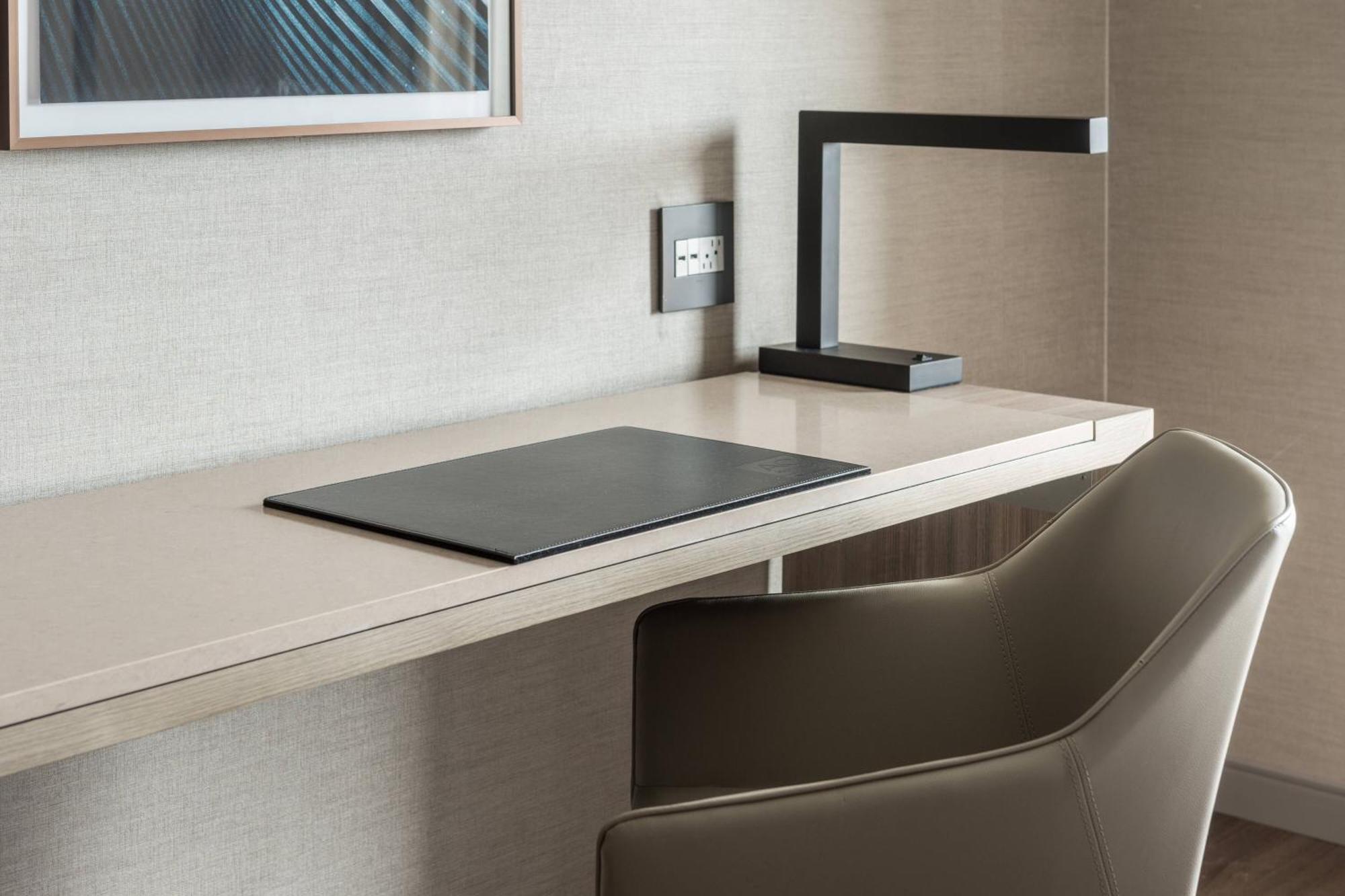 Ac Hotel By Marriott Boston Cleveland Circle Εξωτερικό φωτογραφία