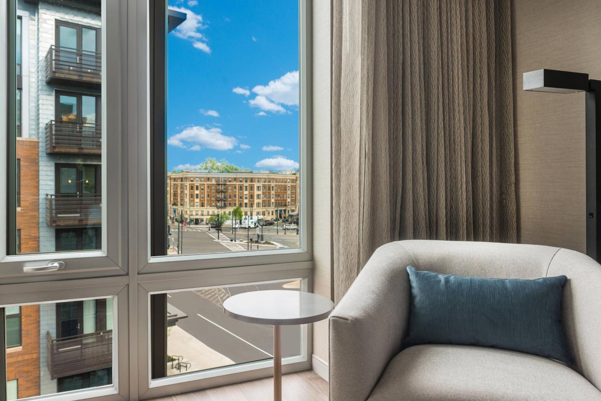Ac Hotel By Marriott Boston Cleveland Circle Εξωτερικό φωτογραφία