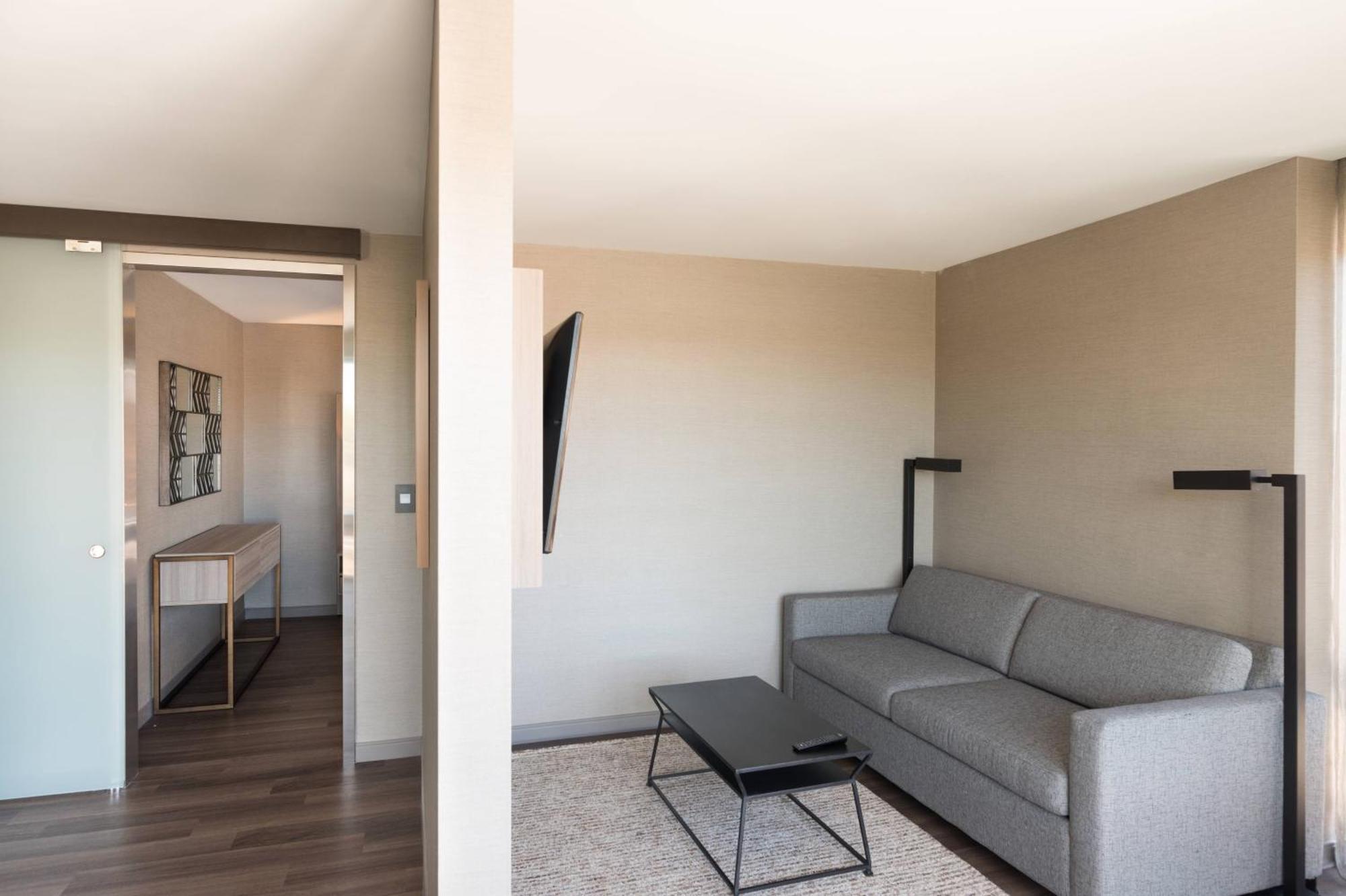Ac Hotel By Marriott Boston Cleveland Circle Εξωτερικό φωτογραφία