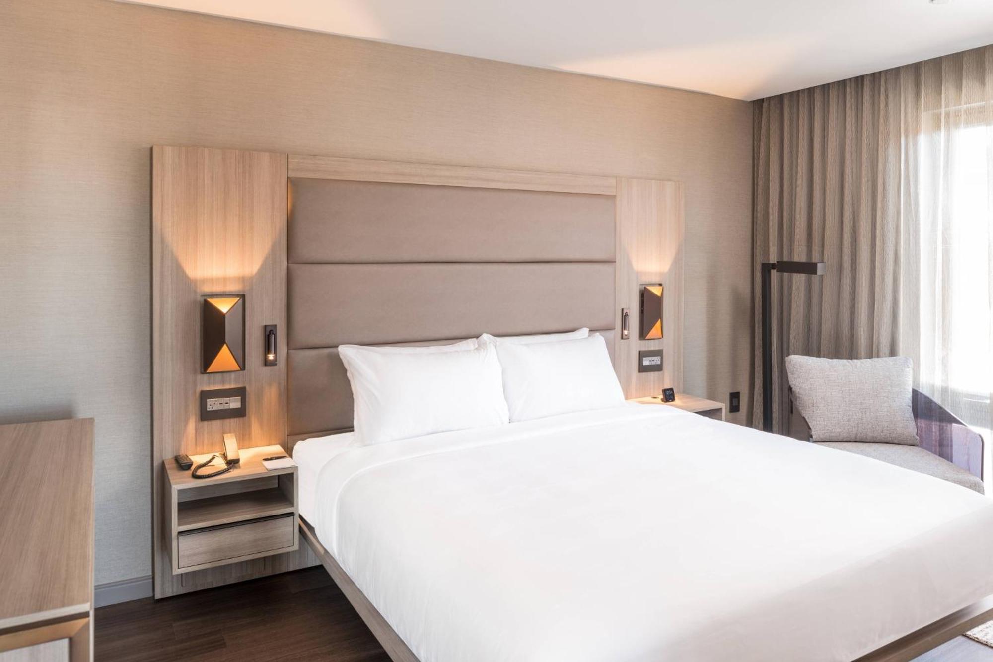 Ac Hotel By Marriott Boston Cleveland Circle Εξωτερικό φωτογραφία